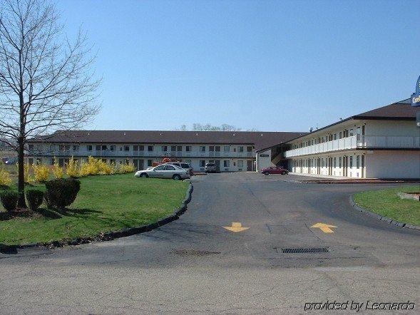 Hilltop Inn Pittsburgh Crafton Exterior photo