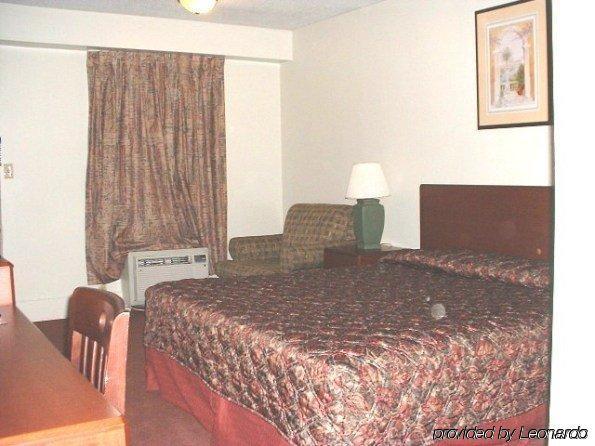 Hilltop Inn Pittsburgh Crafton Room photo