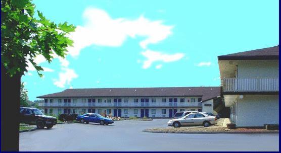 Hilltop Inn Pittsburgh Crafton Exterior photo