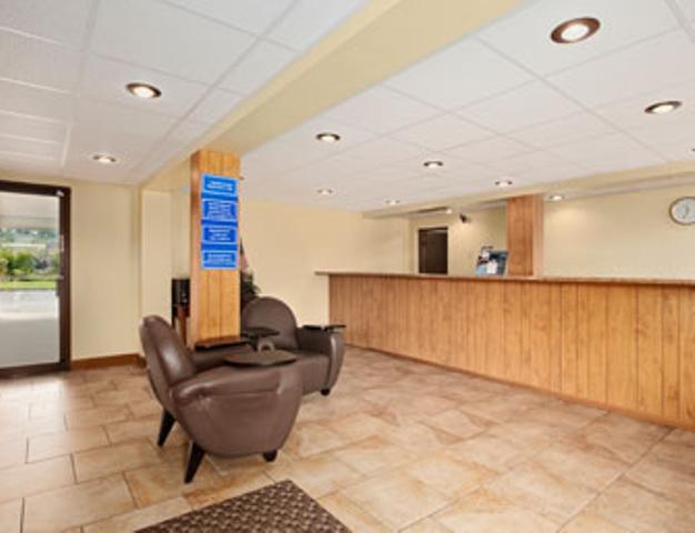 Hilltop Inn Pittsburgh Crafton Exterior photo